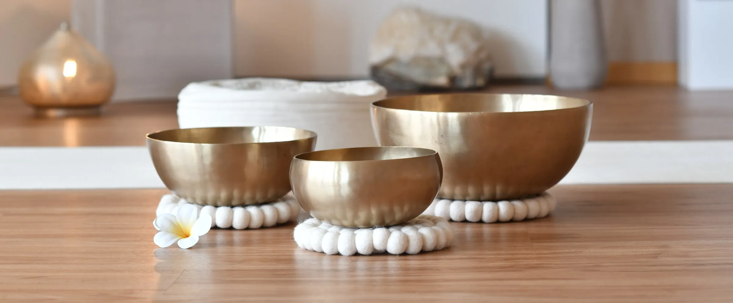Klangschalen im Astroyoga-Studio